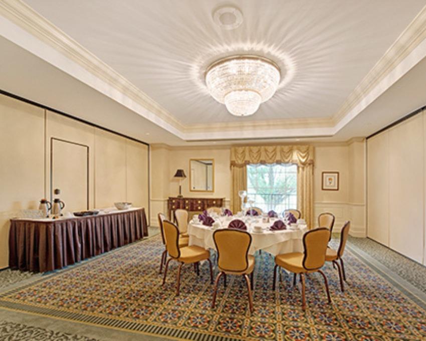 Lakes Room